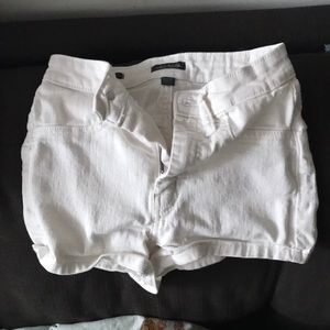 White denim shorts size 00/24R